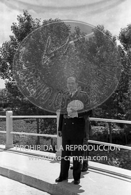 Franco visita la Catedral de Vic