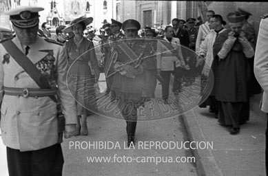 Franco visita la Catedral de Vic