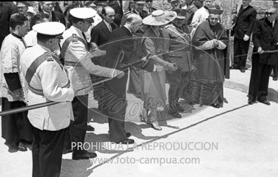 Franco visita la Catedral de Vic