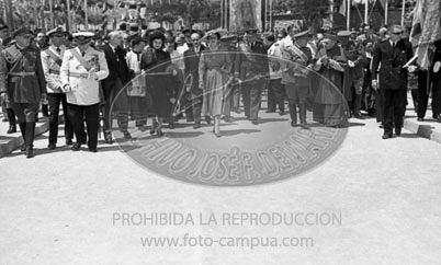 Franco visita la Catedral de Vic