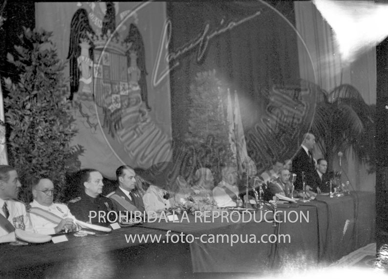 Franco visita la exposicion de Montjuich