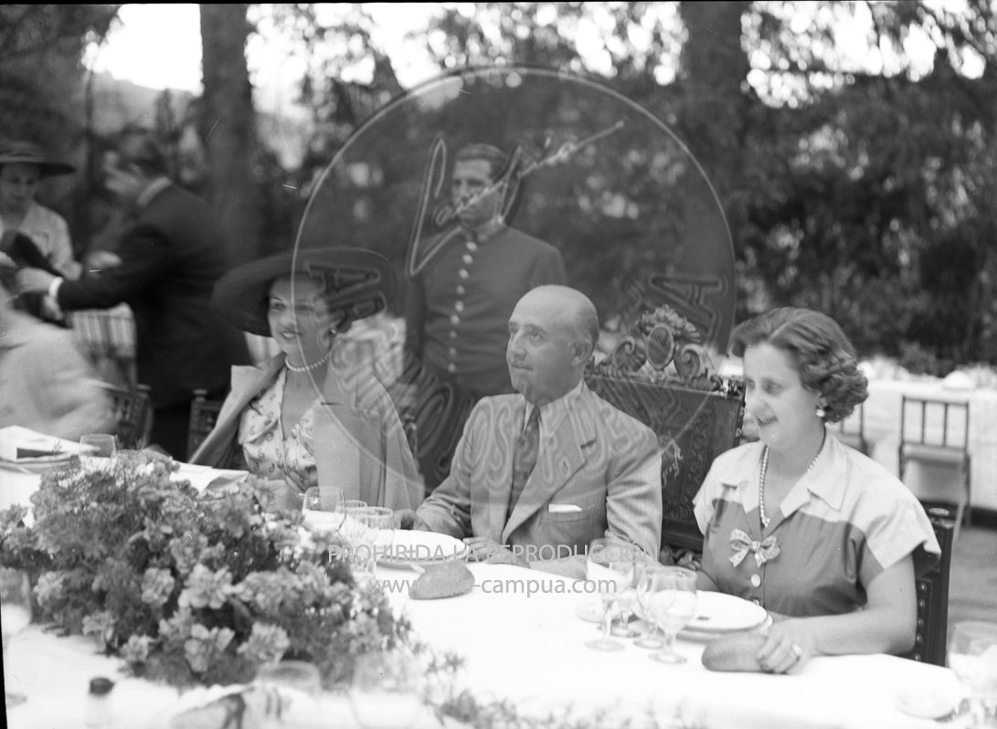 Franco con los Marqueses de Santillán y Monrroy