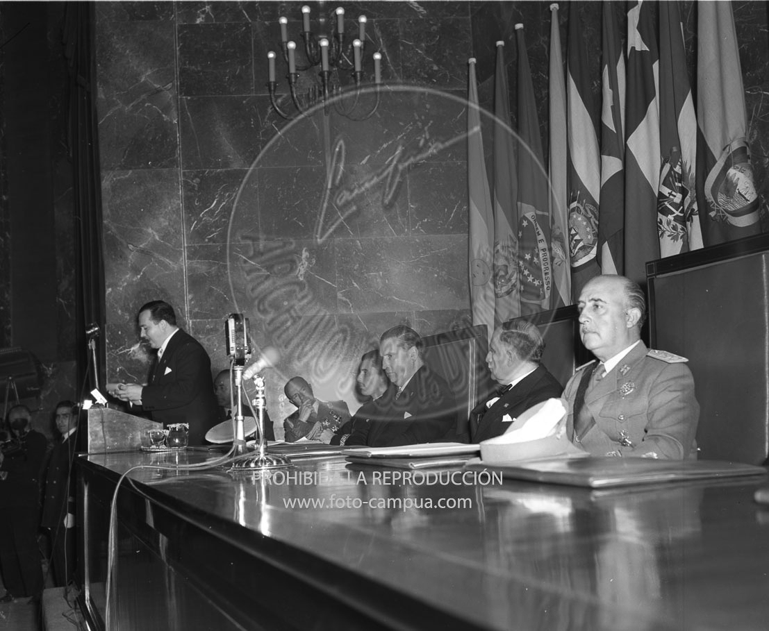 El Jefe del Estado en el Instituto de Investigaciones Científicas