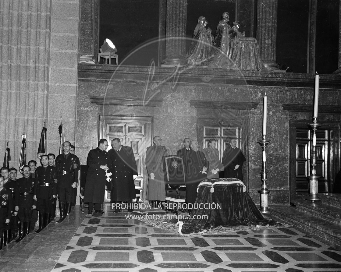 Funerales pior el aniversario de la muerte de Jose Antonio en El Escorial