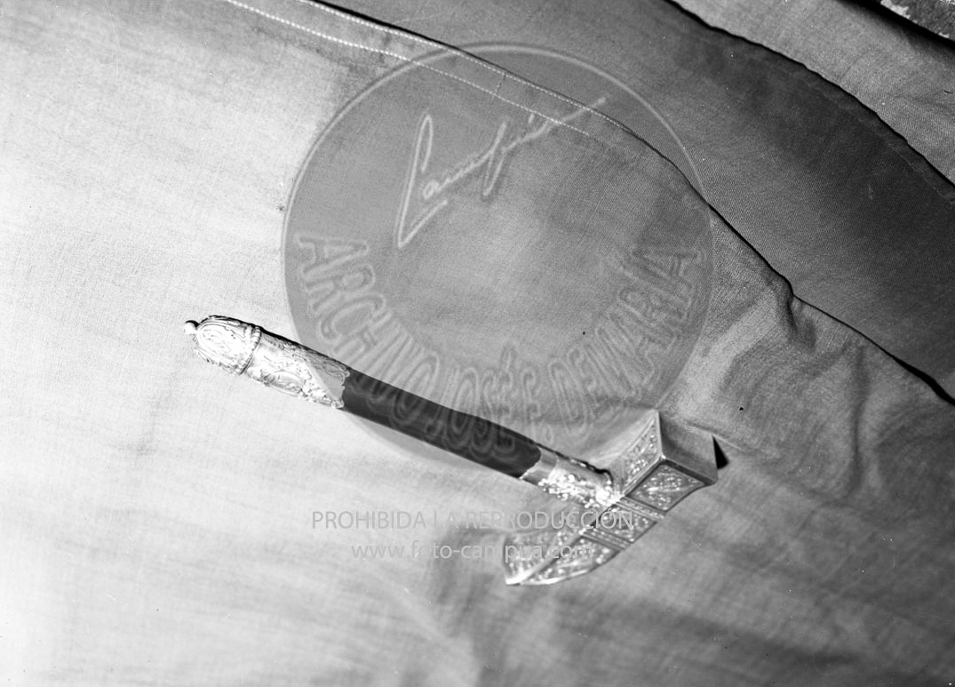 Martillo de Plata y Oro regalo del Jefe del Estado al Papa