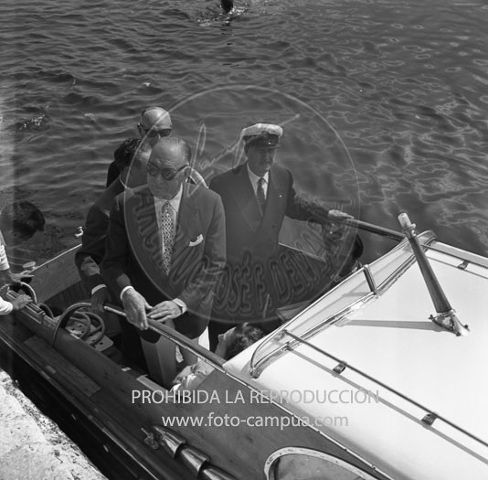 Franco y Dª Carmen llegan al Club Náutico de La Coruña