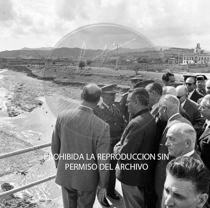 Franco visita las zonas inundadas de Barcelona