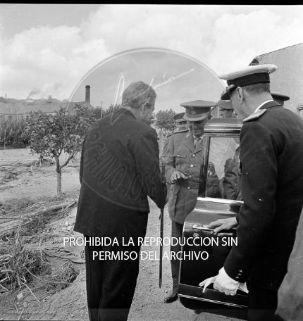 Franco visita las zonas inundadas de Barcelona