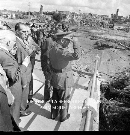 Franco visita las zonas inundadas de Barcelona