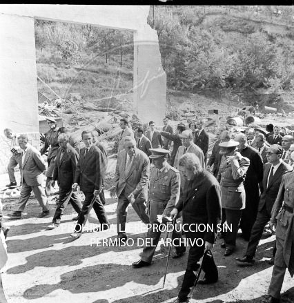 Franco visita las zonas inundadas de Barcelona