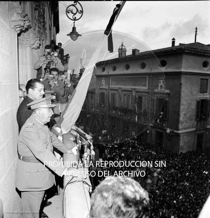 Franco visita las zonas inundadas de Barcelona
