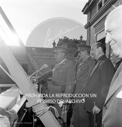 Franco visita las zonas inundadas de Barcelona