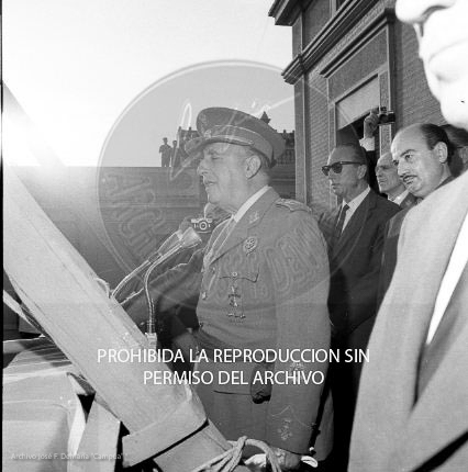 Franco visita las zonas inundadas de Barcelona