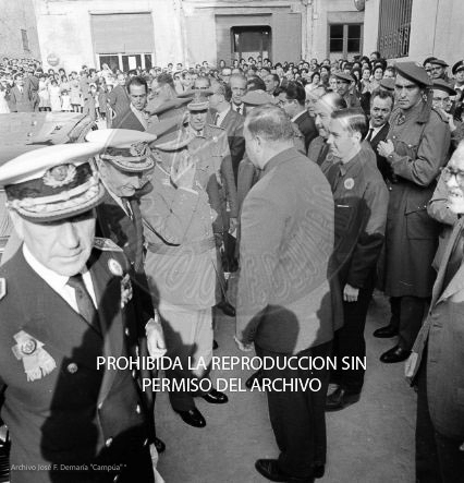 Franco visita las zonas inundadas de Barcelona