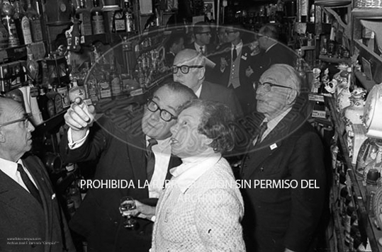 Los Premios Nobel visitan el Museo Chicote