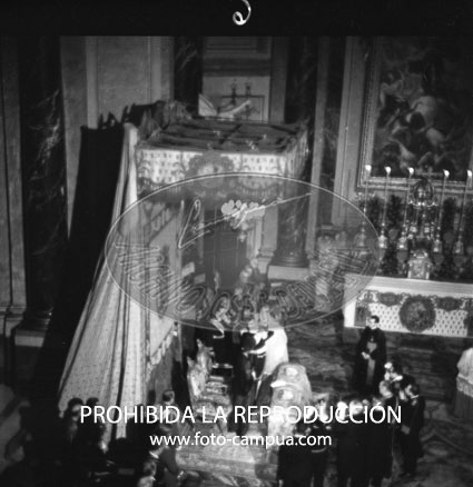 Imposición de la bierreta cardenalicia al D. Angel Herrera Oria