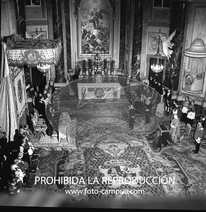 Imposición de la bierreta cardenalicia al D. Angel Herrera Oria