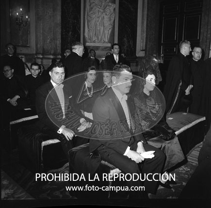 Imposición de la bierreta cardenalicia al D. Angel Herrera Oria