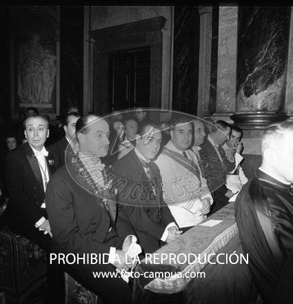 Imposición de la bierreta cardenalicia al D. Angel Herrera Oria