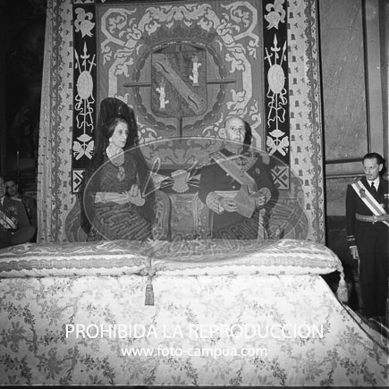 Imposición de la bierreta cardenalicia al D. Angel Herrera Oria