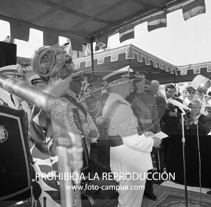 Imposición de la Cruz Laureada de San Fernando al Tte Coronel Palacios