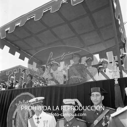 Imposición de la Cruz Laureada de San Fernando al Tte Coronel Palacios