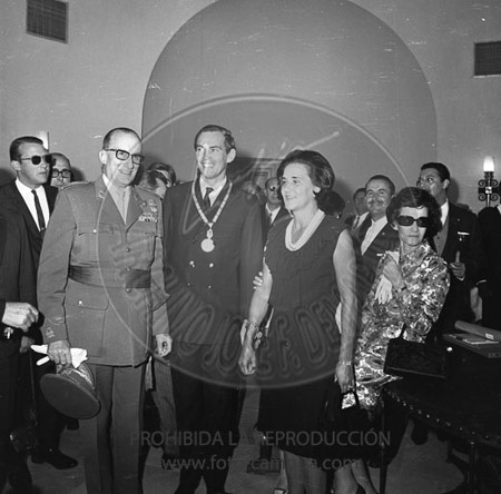 El Doctor Barnard recibe el premio internacional Hammarskjoeld