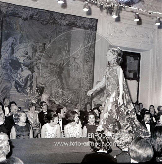 Desfile de modelos en la embajada de Italia de Madrid.