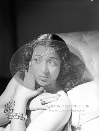 retratos de Lola Flores en el estudio Campua