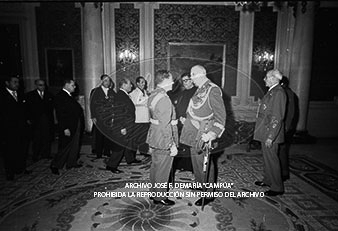 Audiencia en el Palacio de Pedralbes a la Junta Directiva de la Hermandad de Alféreces Provisionales de Barcelona.