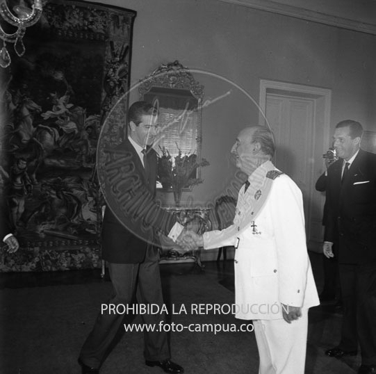 Franco recibe en San Sebastián a la Directiva del Club Náutico