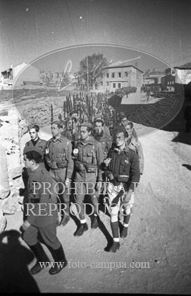 Ejercicios de tiro en la Academia Alfereces Provisionales de Avila