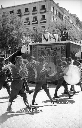 Desfile primer aniversario de la liberación de Madrid