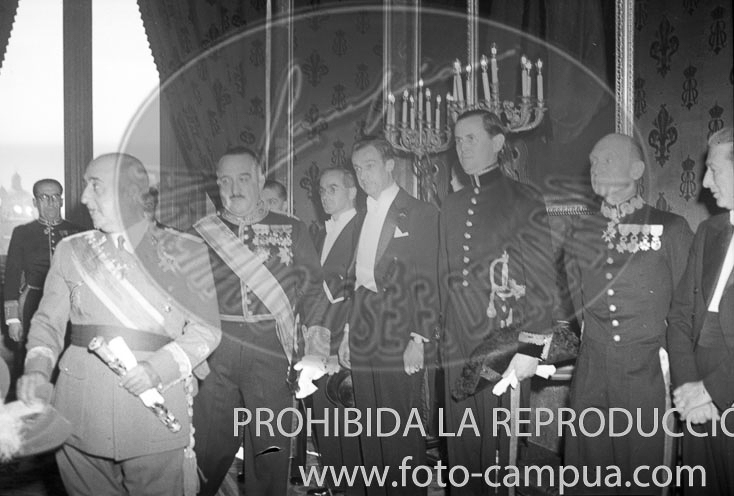 Recepción aniversario exaltacion Franco a la Jefatura del Estado, 1 octubre 1948