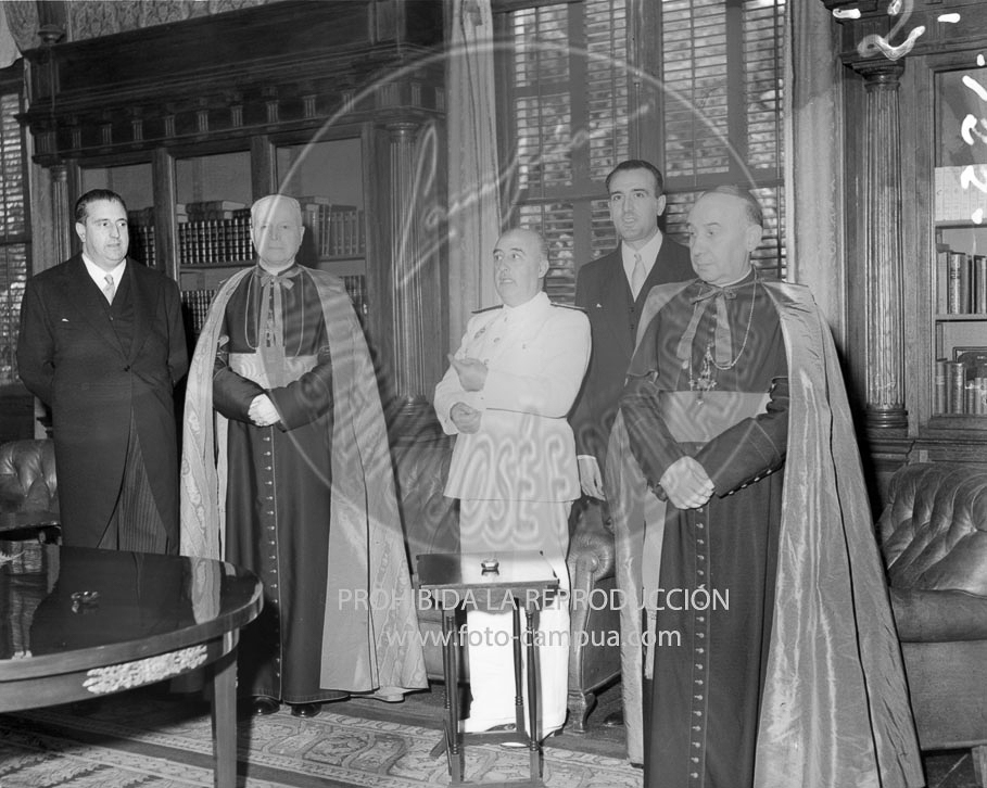 Franco recibe al Cardenal Tedeschine