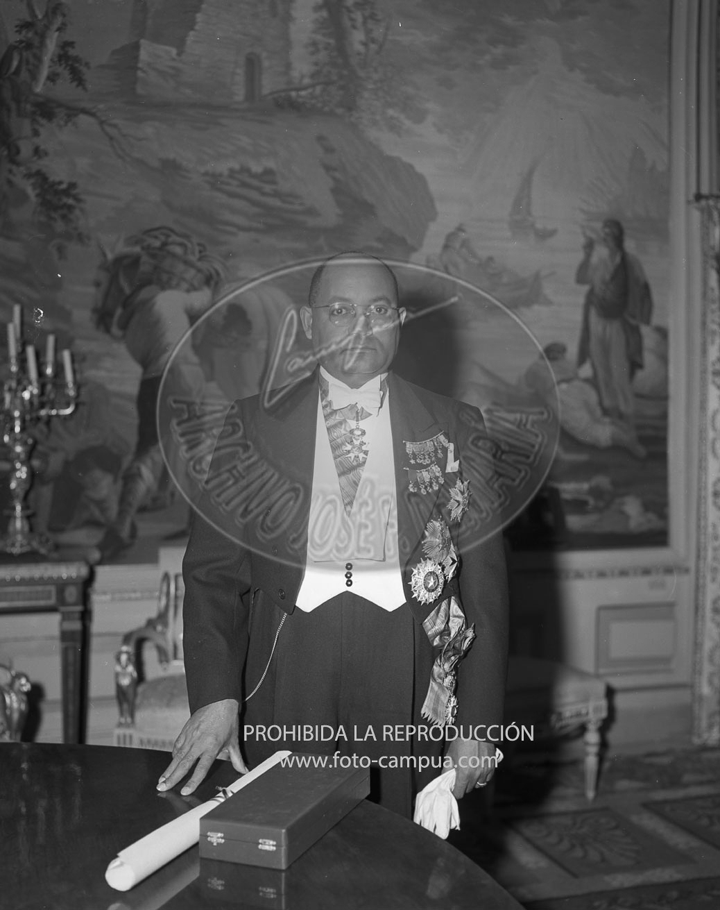 Franco recibe la Gran Banda de la Estrella de Africa