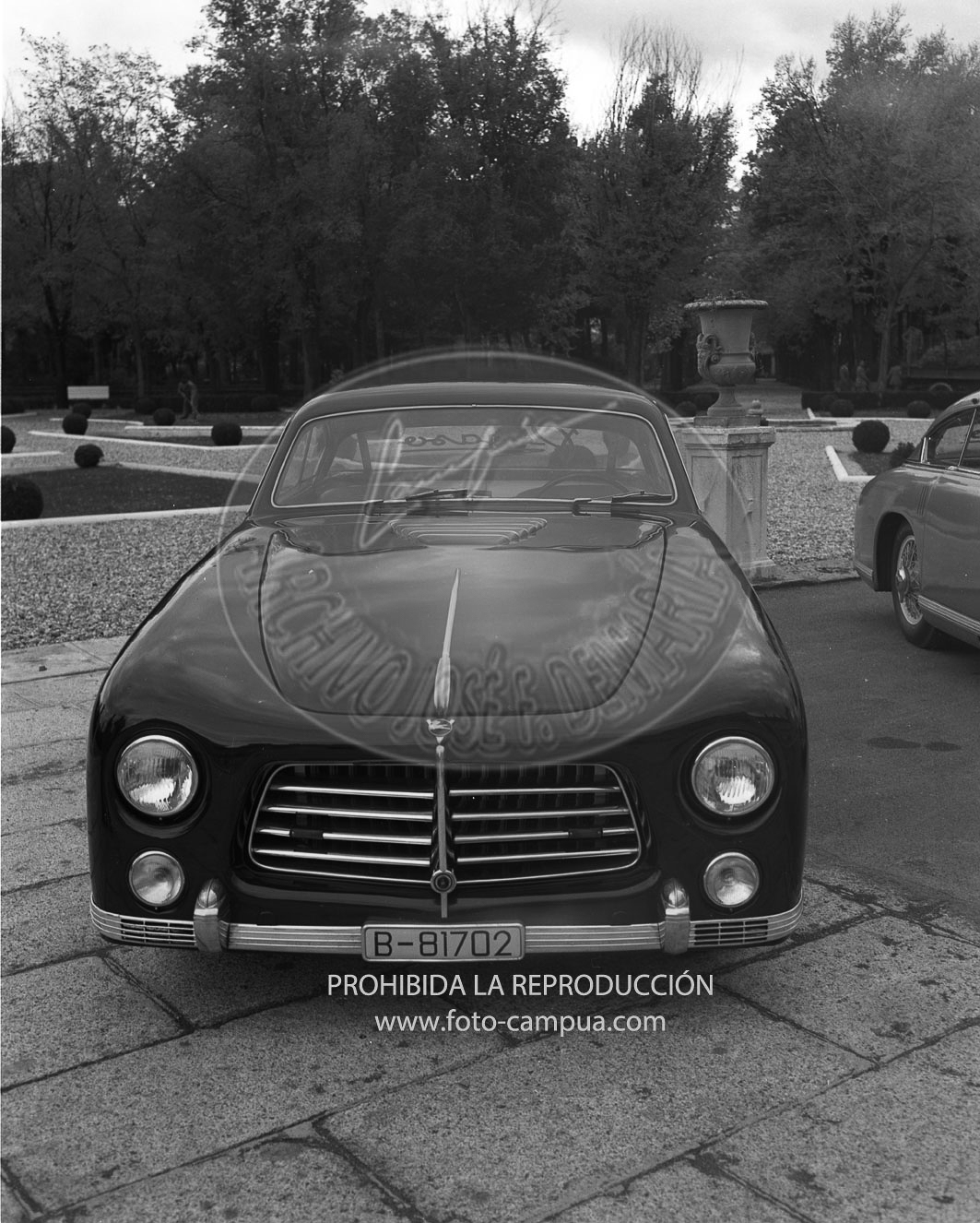 Los directores de Pegaso muestran a Franco el nuevo modelo Pegaso 102