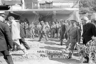 Franco visita las zonas inundadas de Barcelona