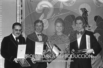 Entrega de placas a los 